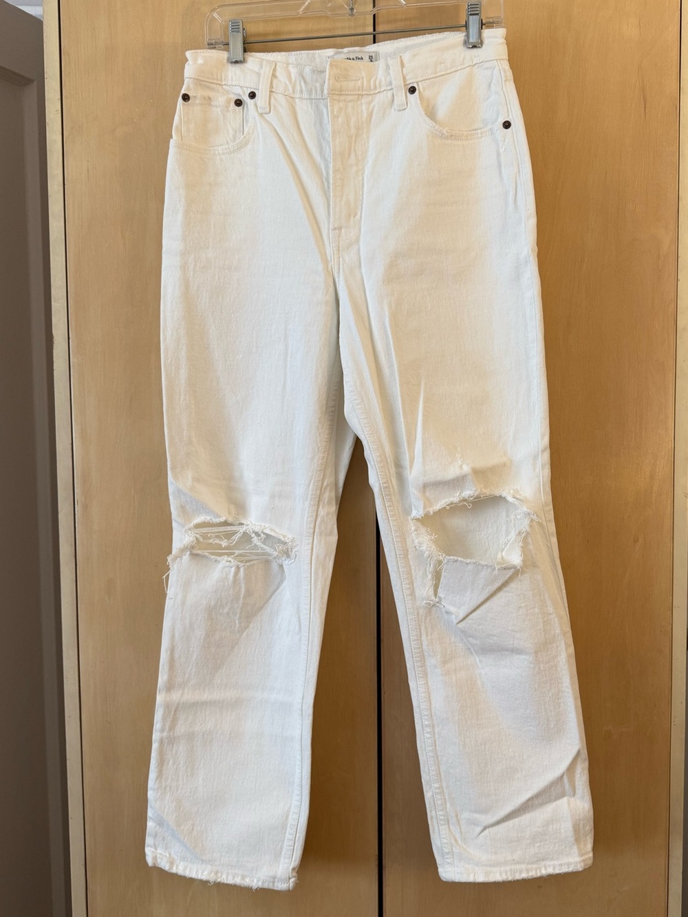 Abercrombie & Fitch The 90’s Straight Ultra High-Rise Distressed White Jeans